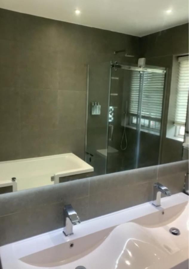Wandsworth, South London Deluxe King Room 4 Экстерьер фото