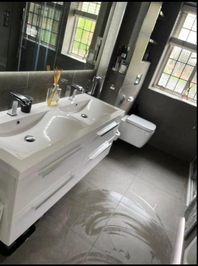 Wandsworth, South London Deluxe King Room 4 Экстерьер фото